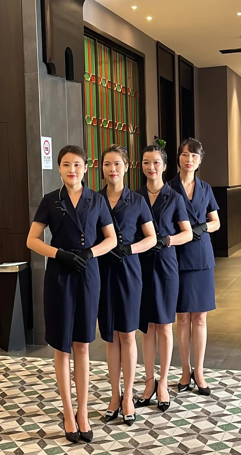 餐飲團(tuán)隊禮儀服務(wù) 一群人一條心，堅持走好餐飲路